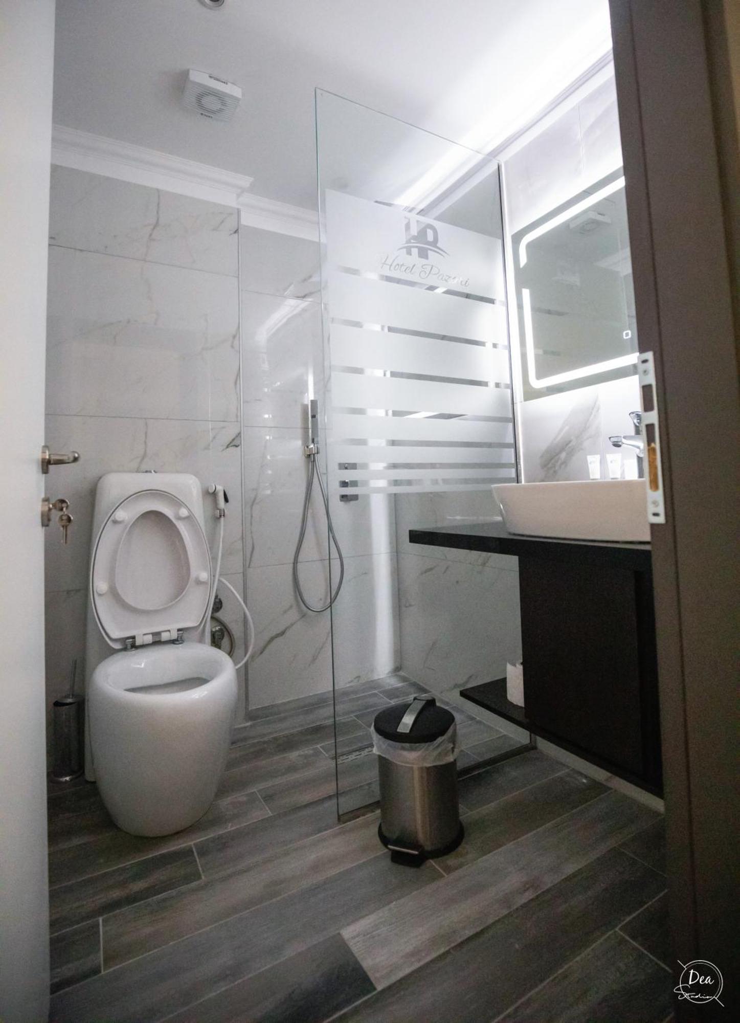 Suite Terrace Rooms & Apartments Korce Exterior foto